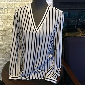 Adrianna Papell Size large long sleeve blouse.